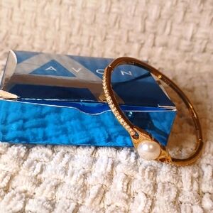 Avon Gold Bracelet with Pearl Accent
